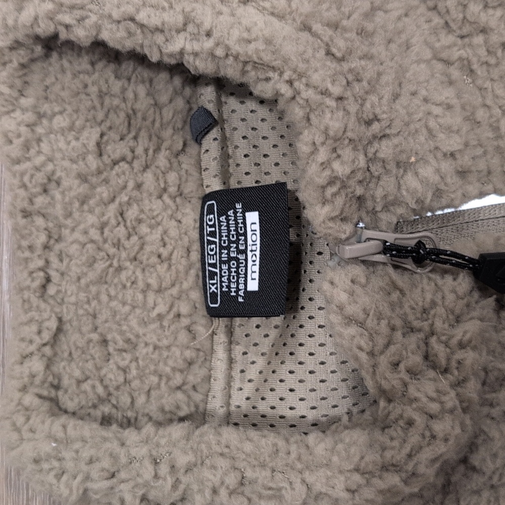 Motion - Mens fuzzy Vest - Picture 3 of 6